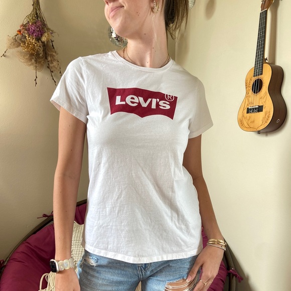Levi’s Women’s t-shirt | Size M - Picture 3 of 8